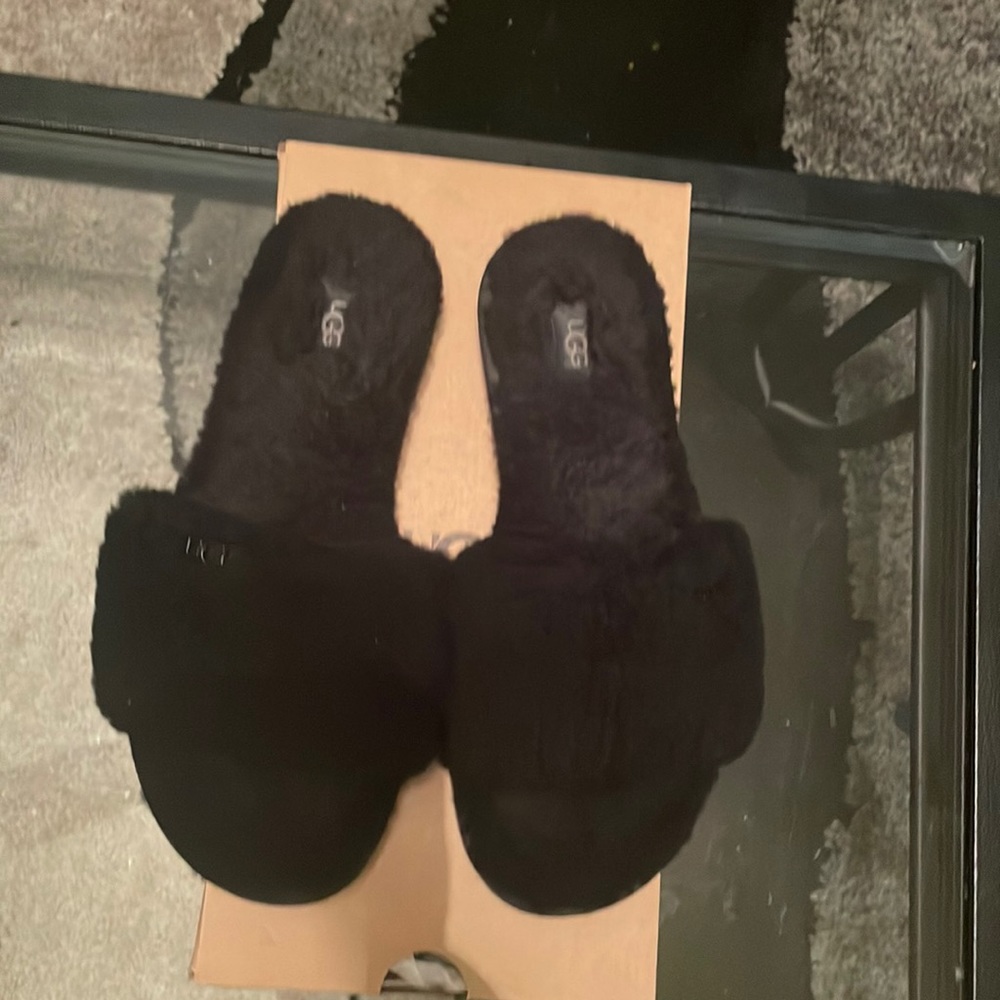 Ugg slippers size 8